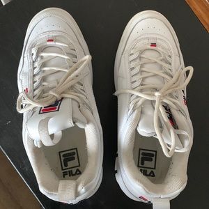 A pair of white size 8 Fila sneakers. Very good used condition.